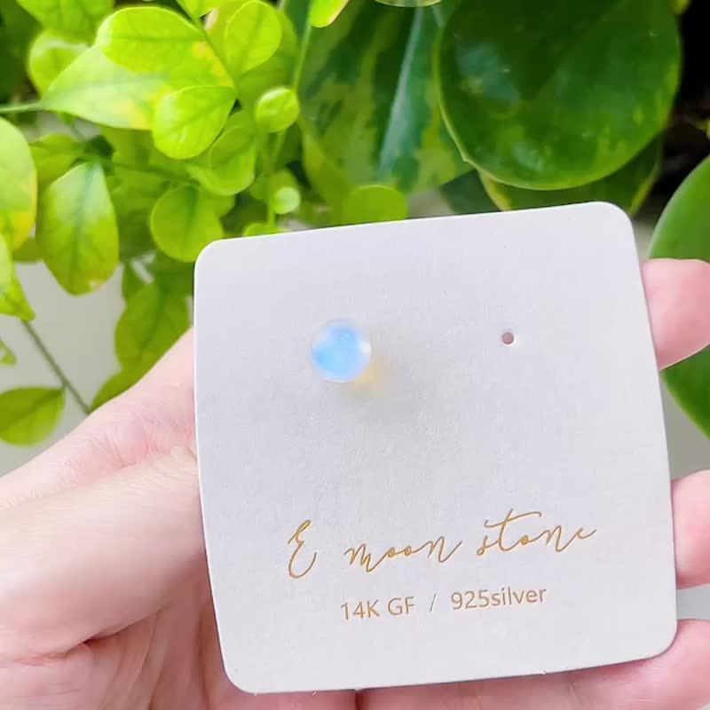 平静心灵 蒙眬雾气蓝晕月光石 纯银耳针 - 耳环/耳夹 - 水晶 白色