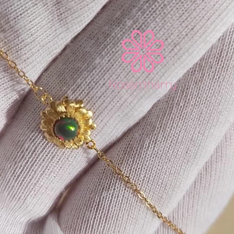 Rosen'marry 以纯净黑欧泊石打造的精致花朵造型手链，925纯银镀金表壳。 - 手链/手环 - 纯银 黑色