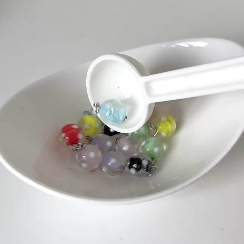 White Dot Earrings 手工制作的意大利穆拉诺玻璃圆点不锈钢圈耳环 - 耳环/耳夹 - 玻璃 多色