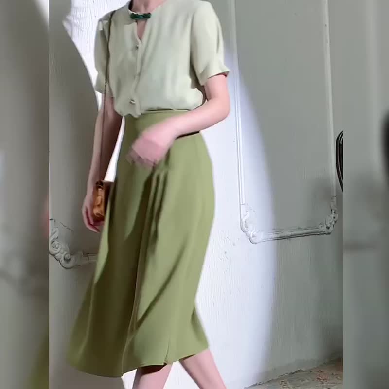 限量贩售 文艺简约 淡绿色小衫撞色镂空盘扣短袖衬衣 - 女装衬衫 - 其他材质 