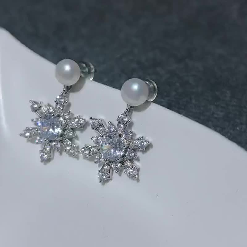 雪花 天然淡水珍珠 冷光炫彩 满镶 纯银 耳钉 耳针 耳环 - 耳环/耳夹 - 珍珠 透明