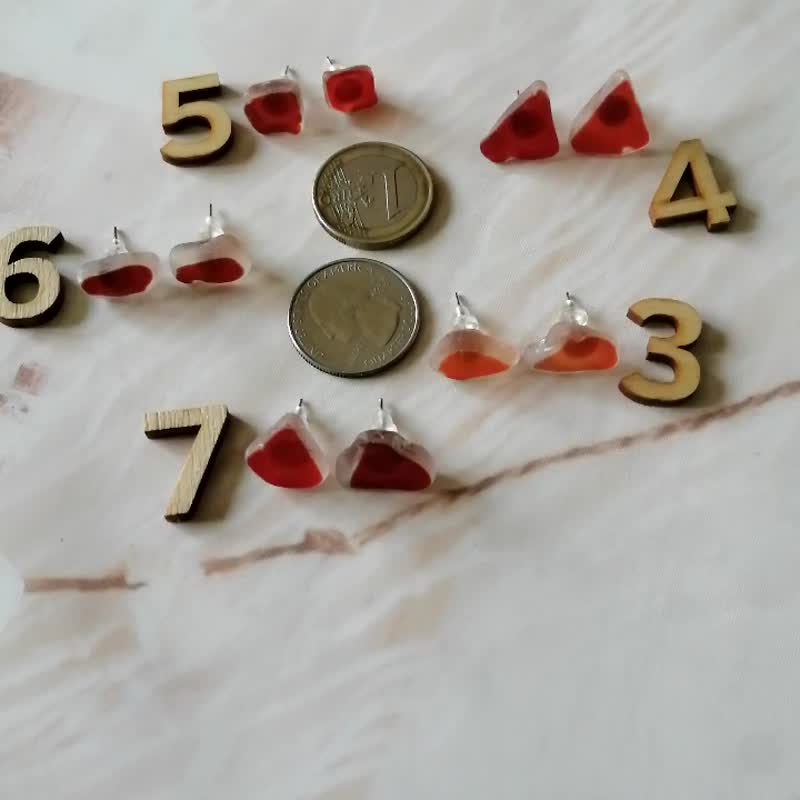 Sea Glass Stud Earrings 海玻璃耳環 Red Sea Glass Earrings 海廢飾品 Sea Glass Jewelry - 耳环/耳夹 - 玻璃 红色
