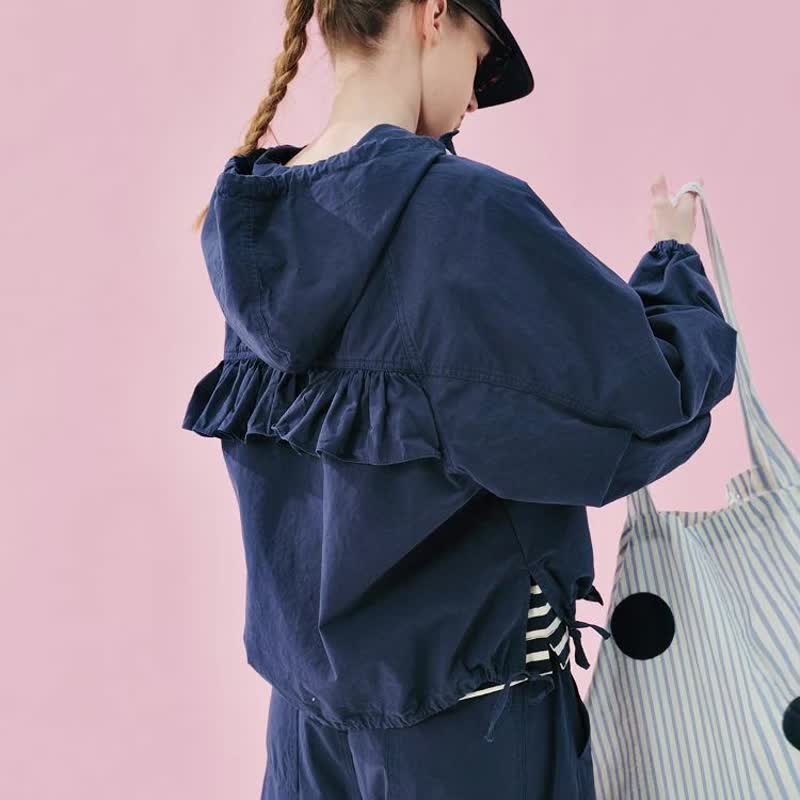 日系藏蓝斜纹个性缀花帽T / 上衣 - 女装上衣 - 棉．麻 蓝色