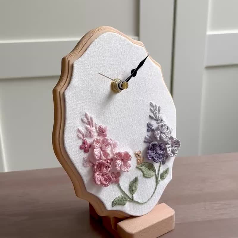 9点以后 | 完成品. 丁香花猫时钟. 纯手工 刺绣. 独家设计 纸盒装 - 时钟/闹钟 - 棉．麻 多色