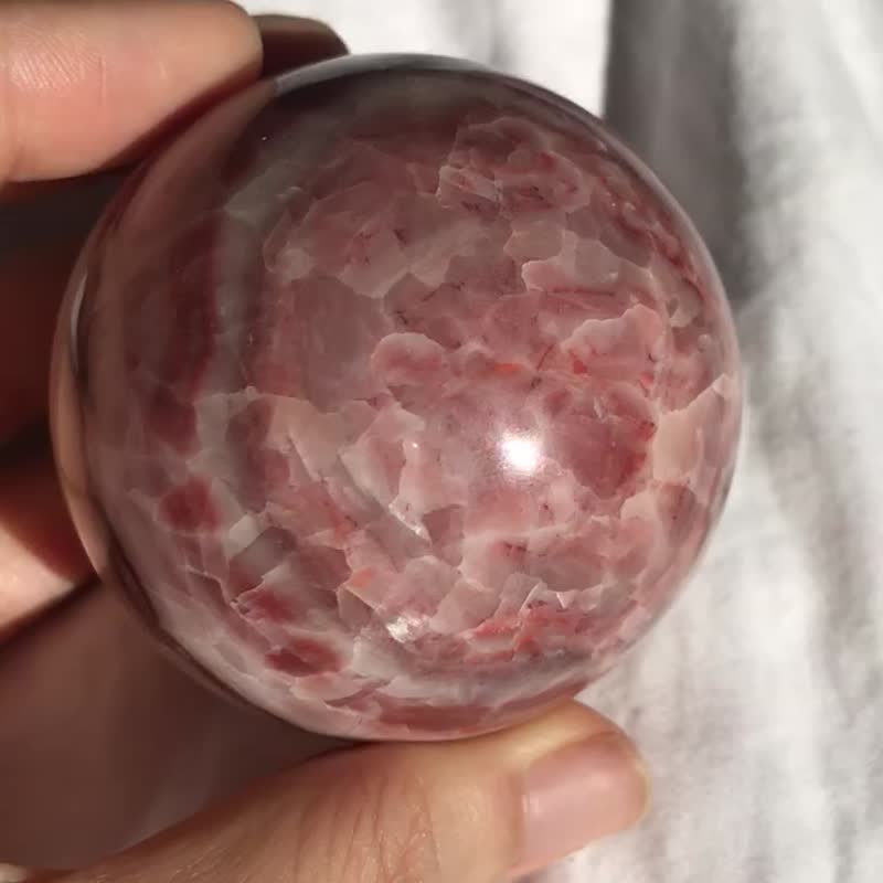 红文石球 红纹石球 连座 天然 水晶原石  5.8cm - 摆饰 - 水晶 红色