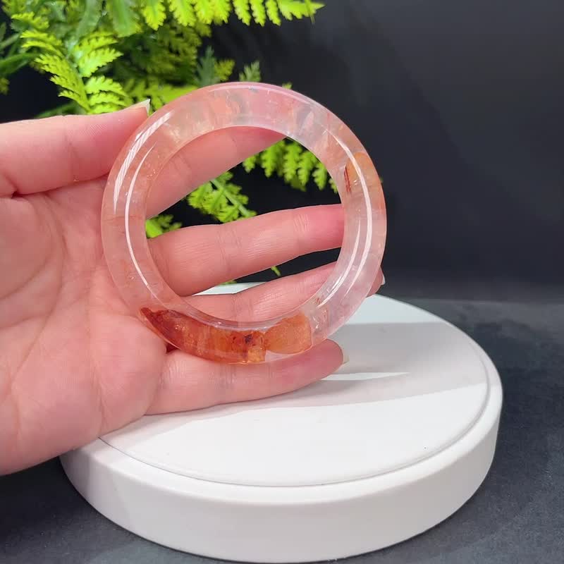 鸩羽幽灵水晶手镯59MM 冰透星光彩虹闪片红锦鲤胶花手环 冰泽润洁 - 手链/手环 - 水晶 红色