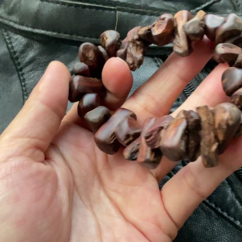 【文青痞】台湾肖楠木 随形手珠 - 手链/手环 - 木头 多色