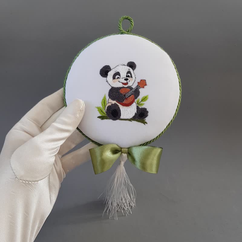 熊猫手工刺绣，可爱熊猫微型刺绣墙饰 - 画框/相框 - 绣线 多色