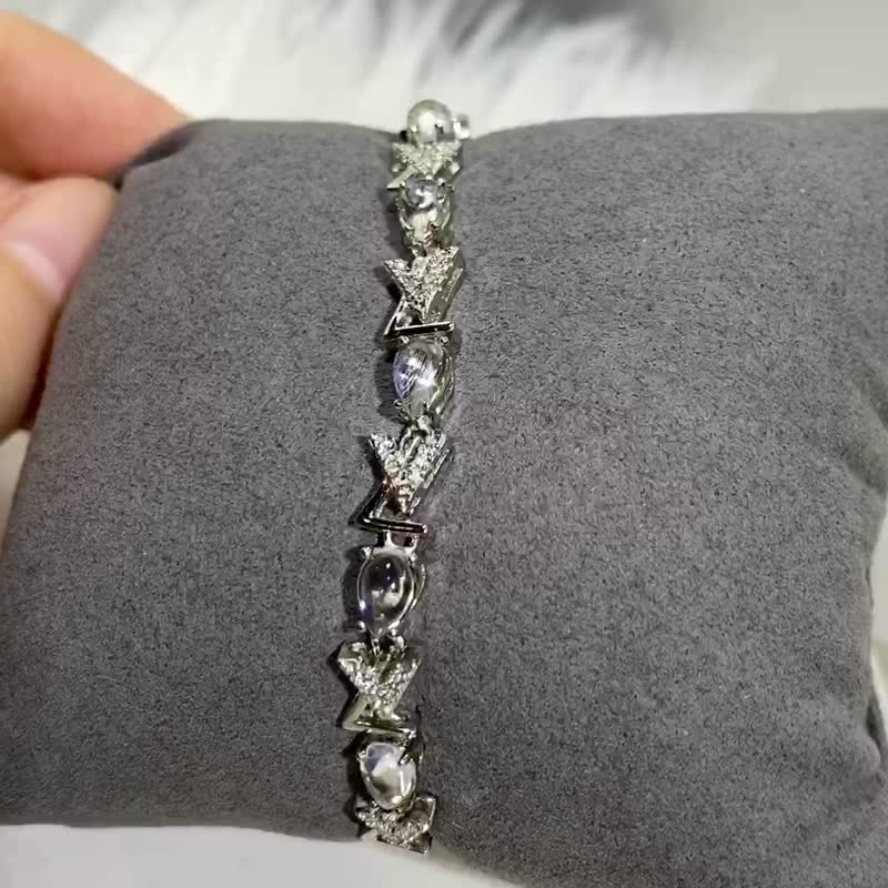 天然月光石 玻璃体 蓝晕月光石 2.61克拉 925纯银手链 圣诞饰品 - 手链/手环 - 宝石 透明