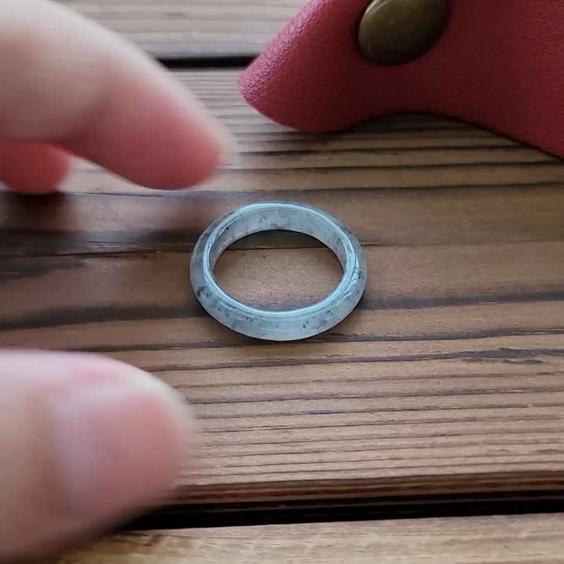 【亲翠】天然翡翠 高冰起莹光满天星芝麻糊乌鸡手指镯9号戒圈 - 戒指 - 玉石 黑色