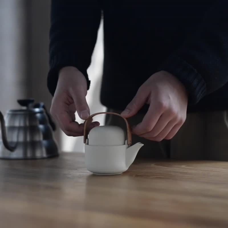 Tihu提壶 /木质提梁壶 /一壶一杯 /一人饮茶具套装 /所目suomu - 茶具/茶杯 - 陶 卡其色