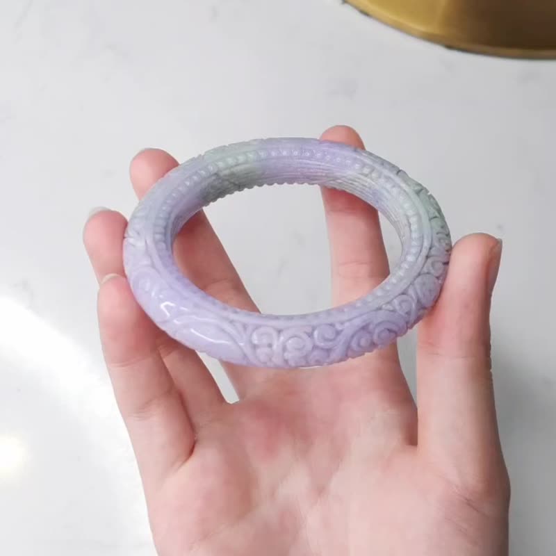 荷花亭|冰糯种/春带彩/圆骨镯雕花/手围18-18.5|天然A货翡翠玉镯 - 手链/手环 - 玉石 紫色