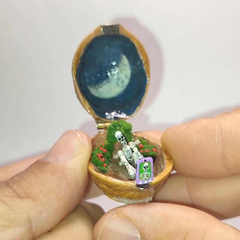 机械胡桃壳：跳舞自拍骷髅。微型自动机。手工制作。 - 其他 - 贝壳 多色
