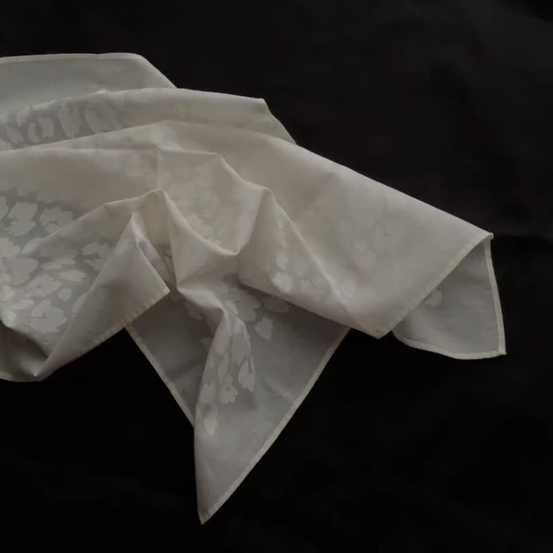 leopard handkerchief 　white × neon yellow - 丝巾 - 棉．麻 白色