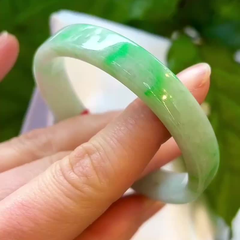 冰种 缅甸翡翠 天然A玉 玉镯 • 白底青飘花翡翠方镯 - 手链/手环 - 玉石 绿色