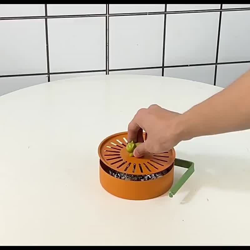 可愛貓咪 吊掛式蚊香盒 日式香薰爐 防火香爐 - 香薰/精油/线香 - 其他金属 多色