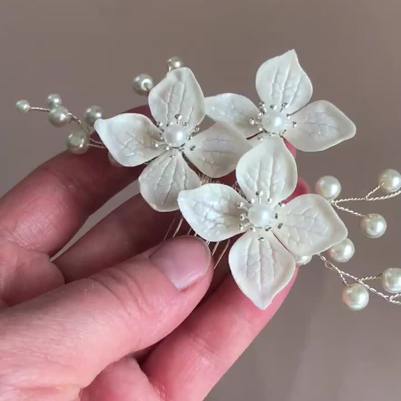 White Flower Hydrangea hair comb, Floral Bridal hair accessories - 发饰 - 珍珠 白色