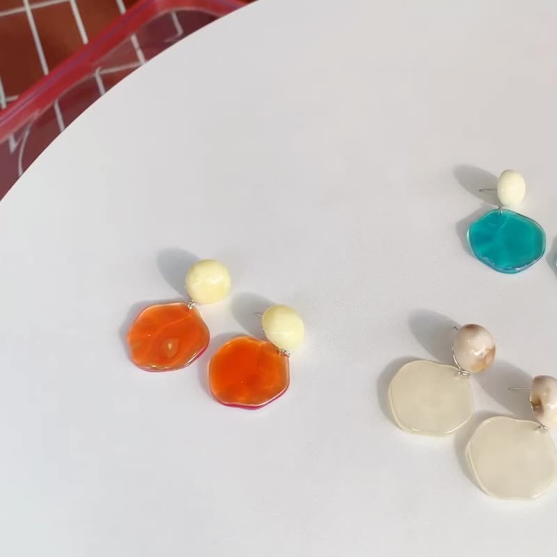 浪光泽圆片耳环 Glossy wave Earrings - 耳环/耳夹 - 压克力 多色