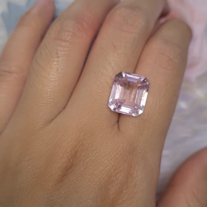 天然祖母绿形状锂紫玉尺寸 11X12 毫米重量 9.40 克拉 - 金工/饰品 - 宝石 粉红色