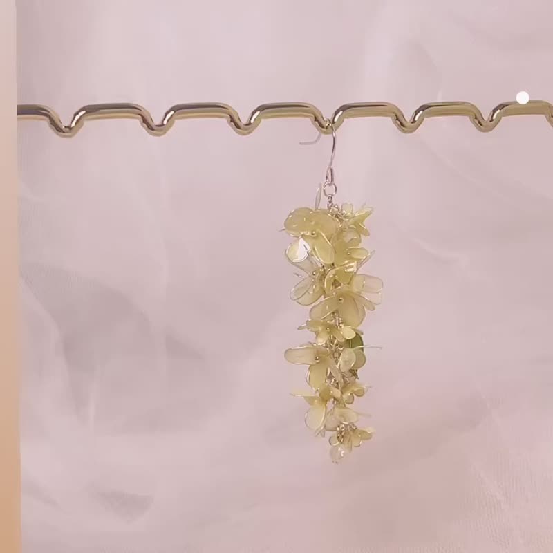繁花/ 银木樨 / 垂坠.长耳环.存在感 - 耳环/耳夹 - 树脂 白色