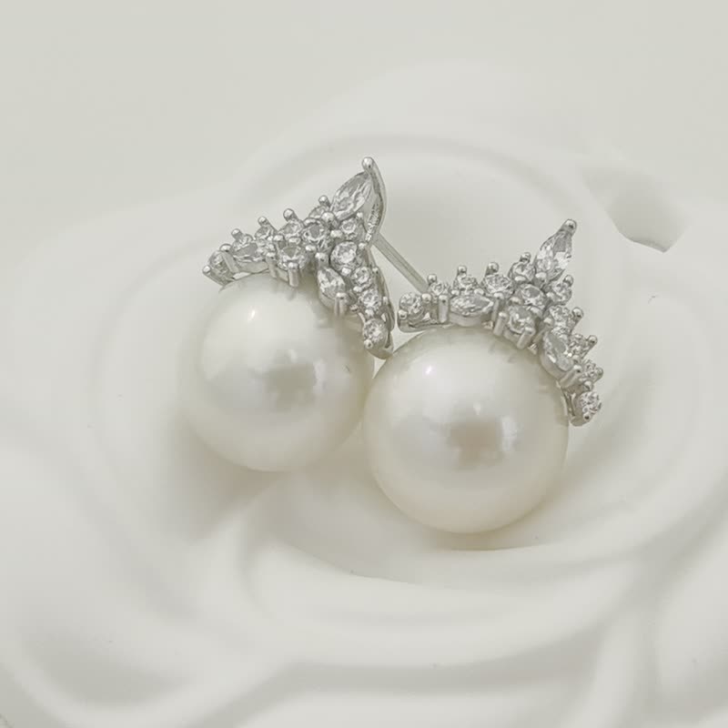 冰雪女王 天然淡水珍珠 大珍珠 满镶 纯银 耳环 - 耳环/耳夹 - 珍珠 白色