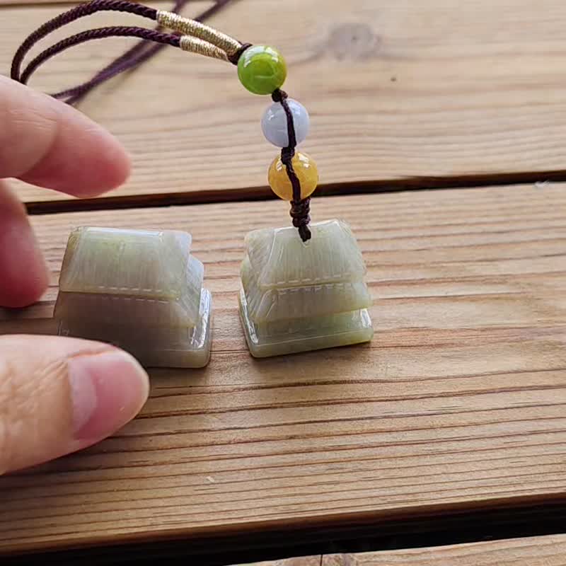 亲翠 天然翡翠 冰绿天外奇迹透天厝调整式绳链 心想事成 - 项链 - 玉石 多色