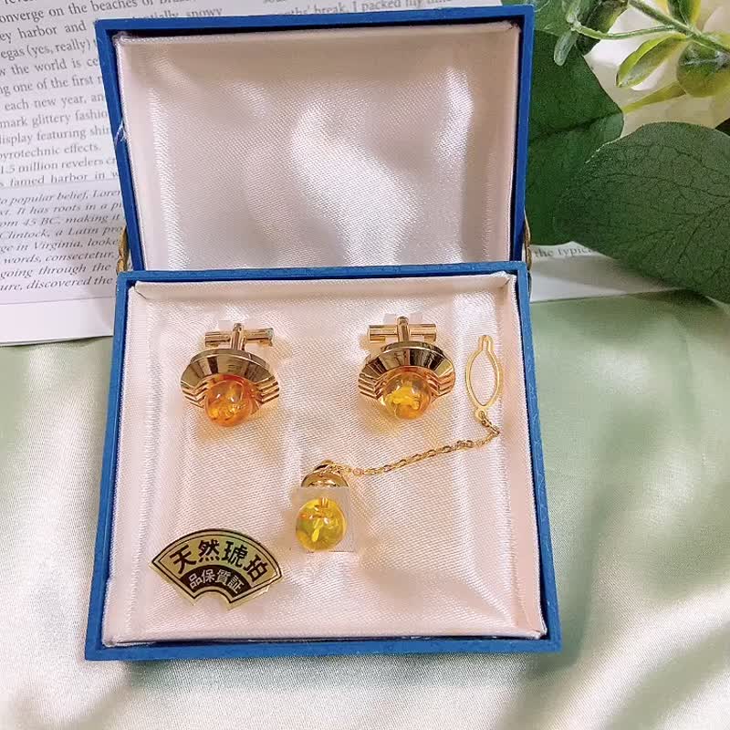 【西洋古董饰品】天然琥珀 金黄色雕花设计 袖扣 针式领带夹组 - 袖扣 - 贵金属 橘色