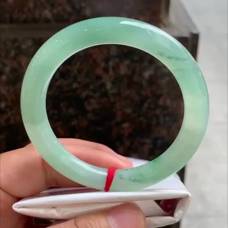 冰种翡翠天然翡翠玉镯 A玉手镯 玉鈪 • 冰种湖绿翡翠圆镯 - 手链/手环 - 玉石 绿色