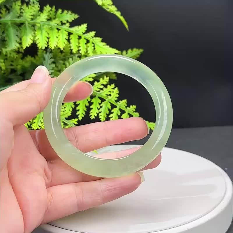 精品 蛇纹玉手镯 57MM 冰润湖绿色飘雪花玉手环 好运安宁驱邪避凶 - 手链/手环 - 玉石 绿色