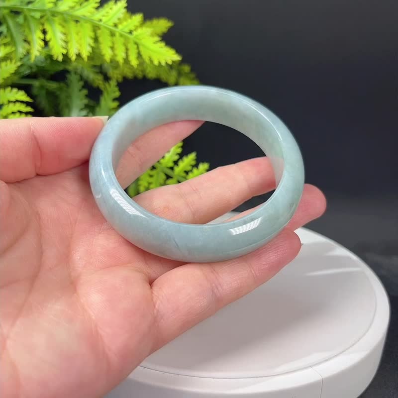 海蓝宝手镯58MM 蓝天白云透感星光润蓝宝石手环 沉着勇敢爱情之石 - 手链/手环 - 宝石 蓝色