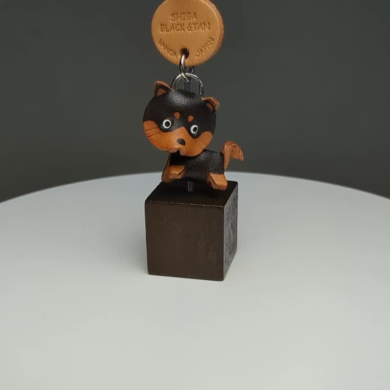 柴犬 黑褐色 犬 真皮钥匙圈 牵绳吊饰 手作 日本制 VANCA - 钥匙链/钥匙包 - 真皮 咖啡色