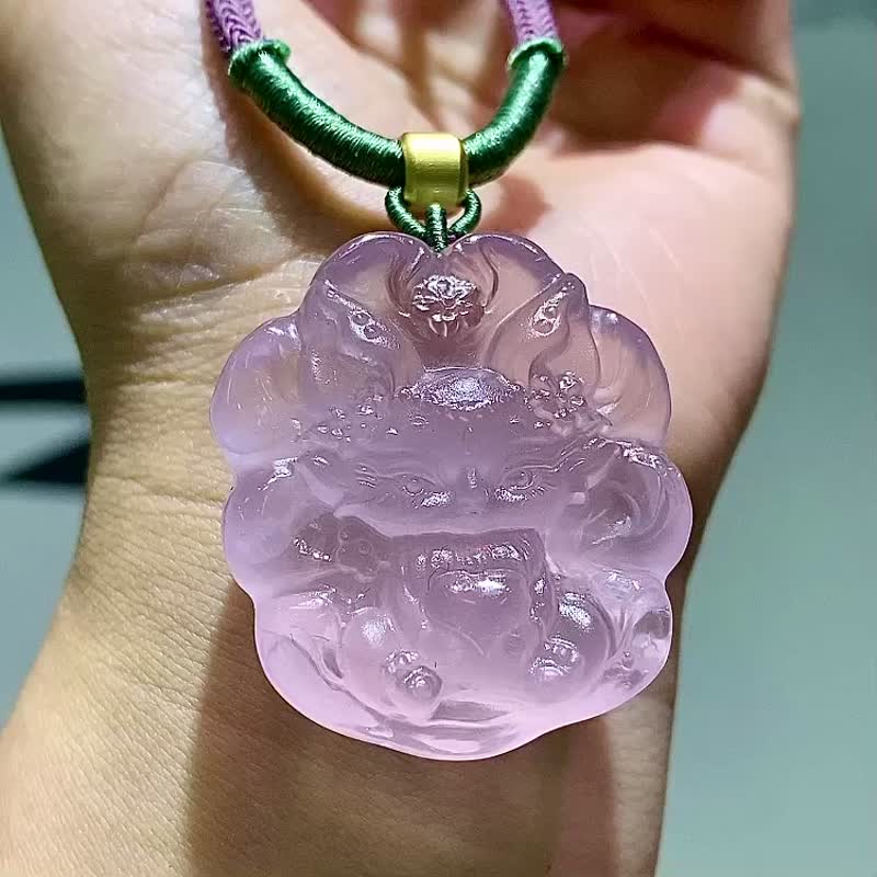 天然莫桑比克粉水晶千年九尾狐吊坠雕工精湛栩栩如生颜色 - 项链 - 水晶 