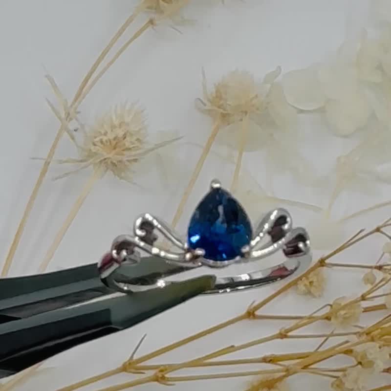 皇冠18 K白金蓝宝石女戒 - 戒指 - 贵金属 蓝色
