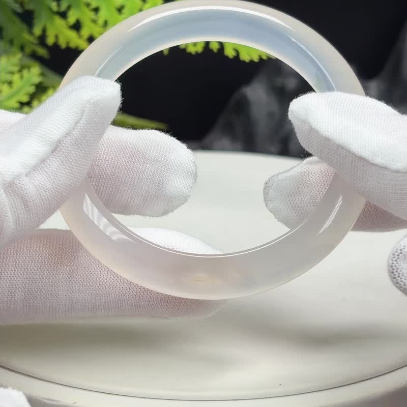 浅灰白玛瑙手镯 52MM 冰透起光龙鳞纹玉髓手环 好运提升 时尚百搭 - 手链/手环 - 半宝石 