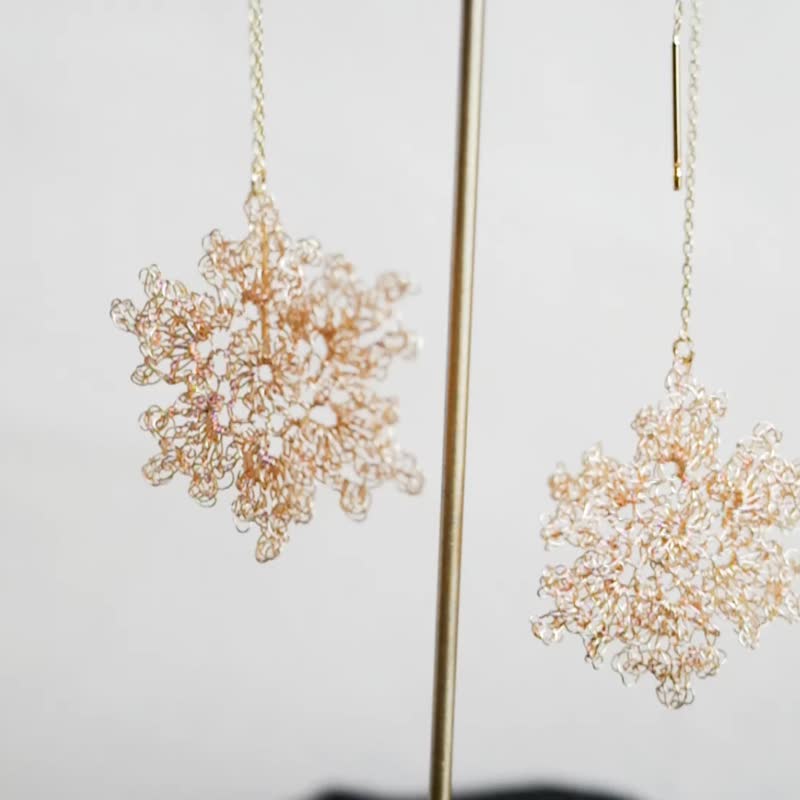 雪之花 – 金属钩织滑动链条耳环　金色 - 耳环/耳夹 - 其他金属 金色