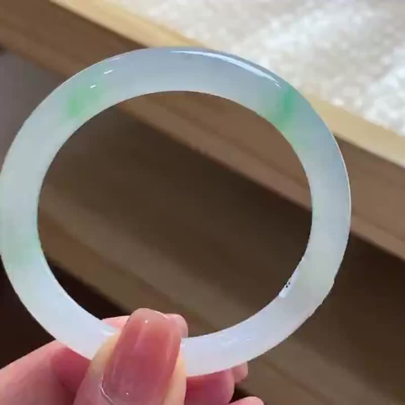 冰种翡翠天然翡翠玉镯A玉手镯 玉鈪 • 冰种金丝绿翡翠圆镯 - 手链/手环 - 玉石 绿色