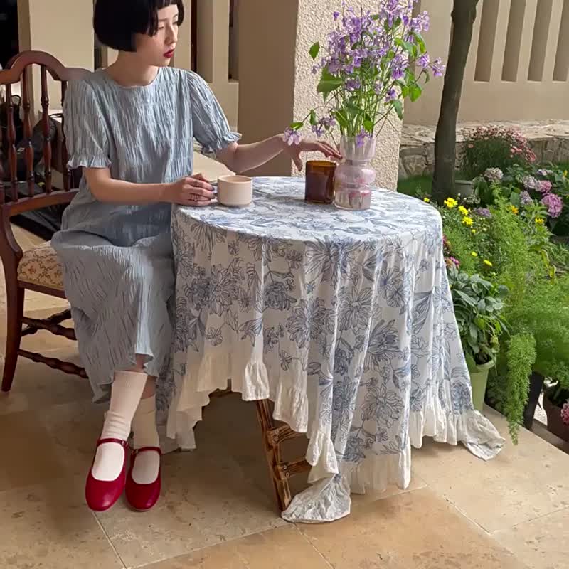 嬰兒藍 含防透光内襯 褶皺肌理簡約復古圓領洋裝  紙片人連身裙 - 洋装/连衣裙 - 棉．麻 蓝色