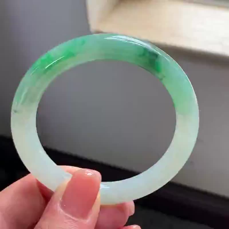 天然冰种翡翠玉镯 A玉手镯 玉鈪 • 糯冰种半山水翡翠圆镯 - 手链/手环 - 玉石 绿色