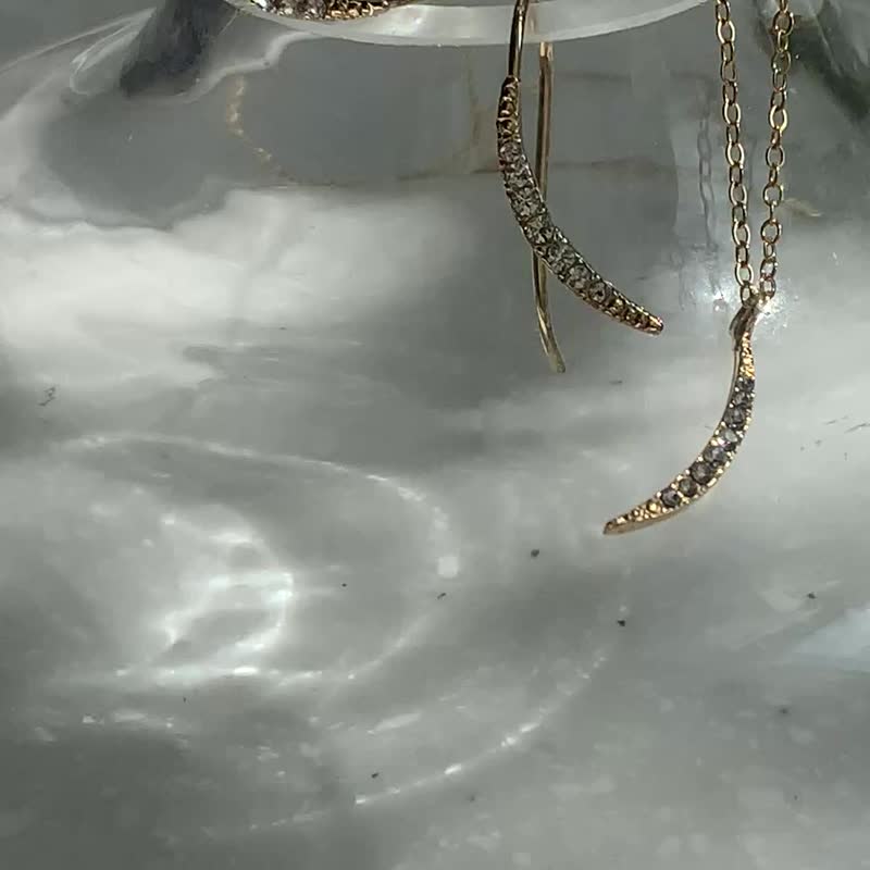 浪漫弯月耳环 (一对) 过敏友善材质 - 耳环/耳夹 - 其他金属 金色