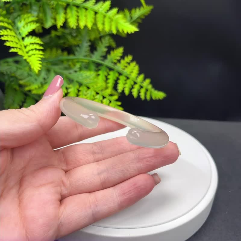 精品 浅香槟白玛瑙开口手镯 52MM 冰润起光雕刻猫爪 舒缓安定心神 - 手链/手环 - 半宝石 