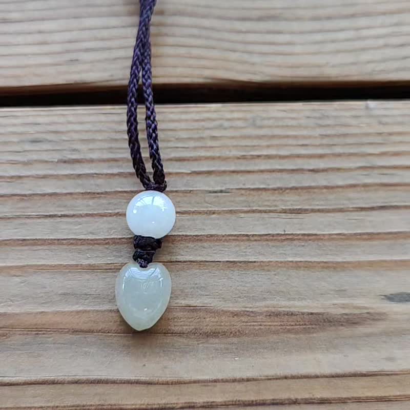 【亲翠】天然翡翠 冰优雅白珠种水爱心调整式绳链 - 项链 - 玉石 多色