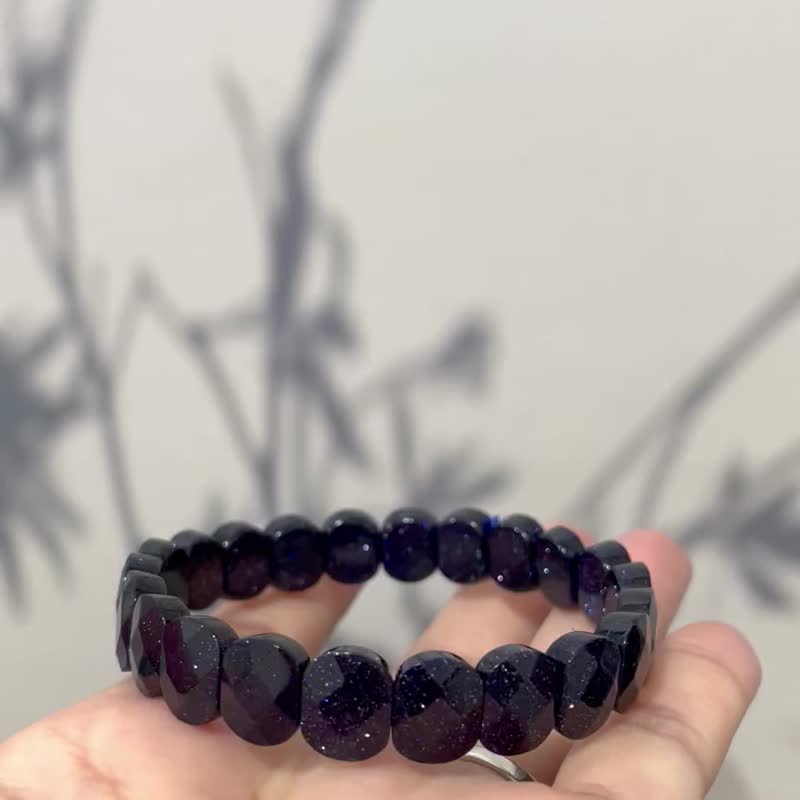 【蓝砂石手排】蓝色金沙闪耀光芒 水晶手链手排 - 手链/手环 - 水晶 蓝色