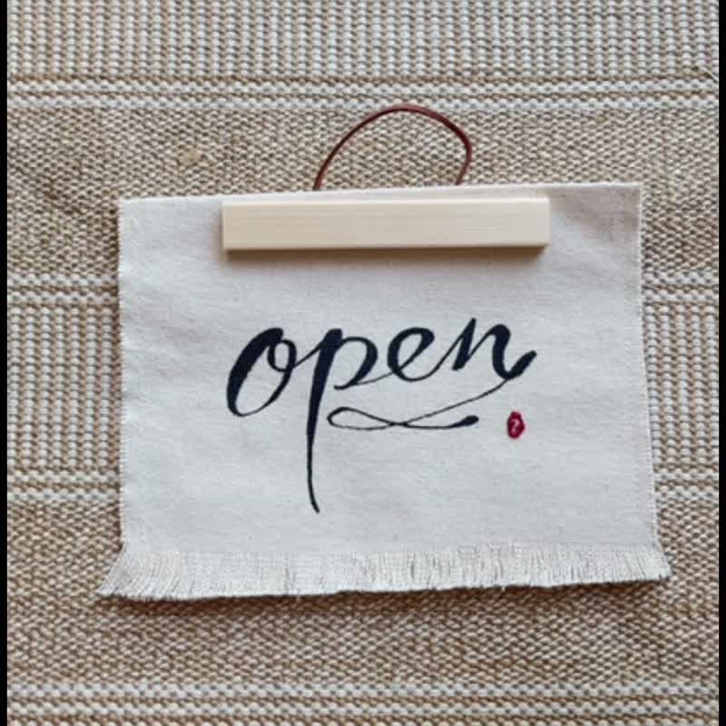 正反双面吊牌 open closed 店家吊牌  手工绘制 刺绣 - 海报/装饰画/版画 - 棉．麻 多色