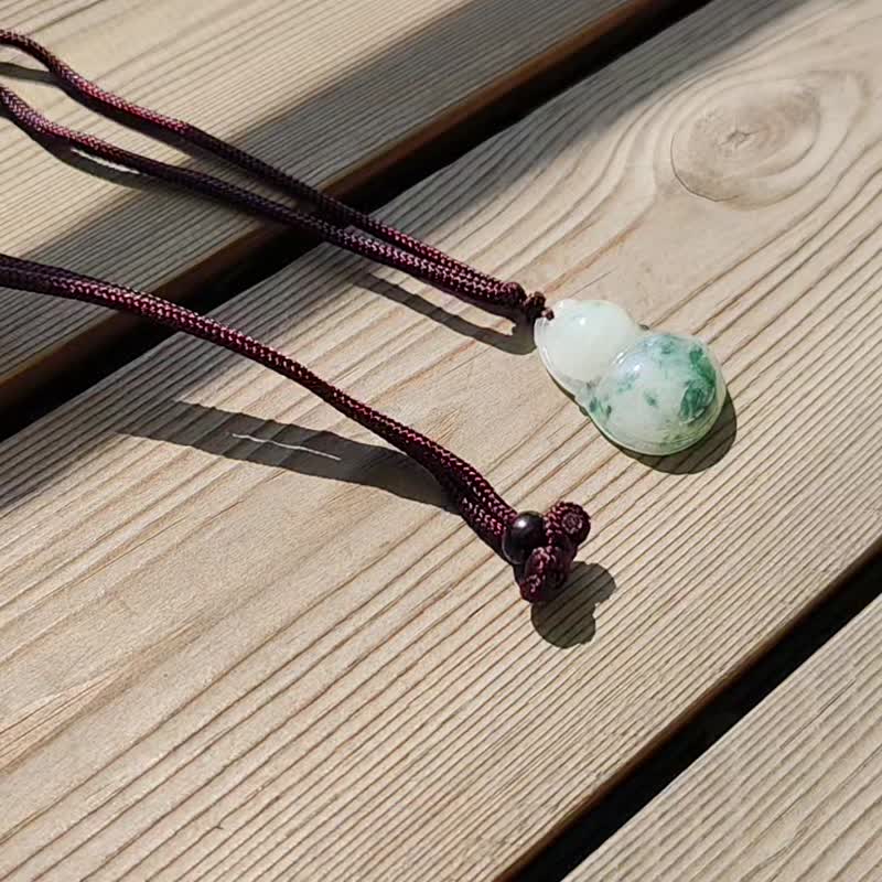 【亲翠】翡翠 冰蓝绿飘花葫芦吊坠 23mm 调整式绳链 JA00240 - 项链 - 玉石 多色