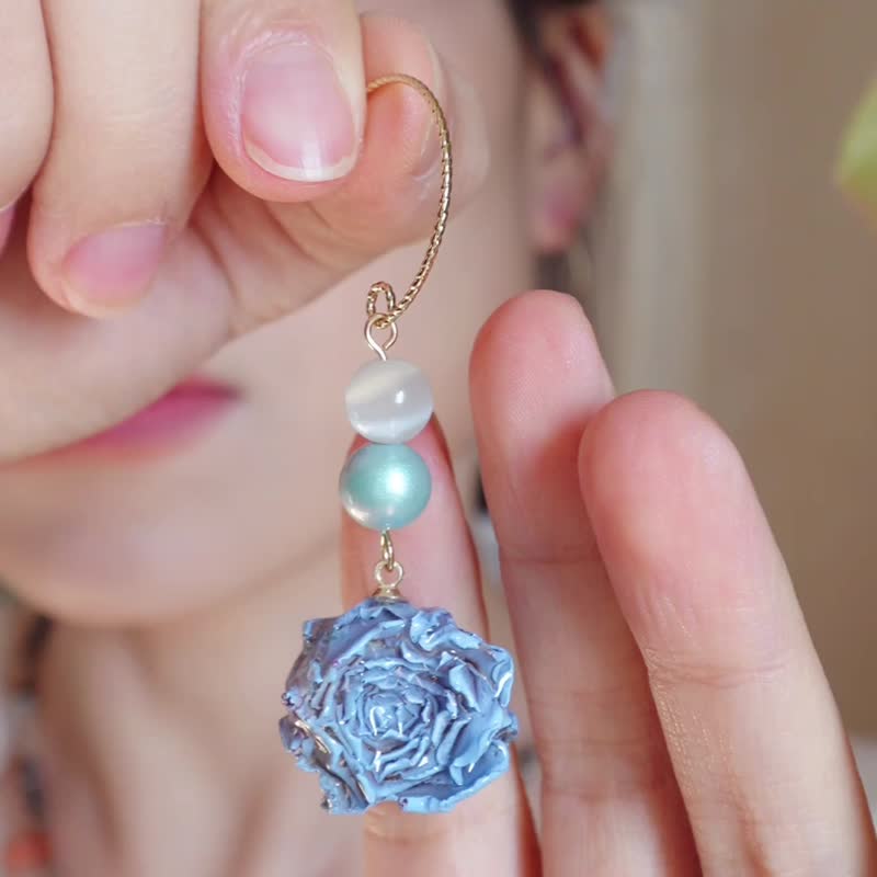 雾霾蓝玫瑰真花吊坠手工耳饰手作滴胶长款耳环女气质耳钉闺蜜送礼 - 耳环/耳夹 - 植物．花 