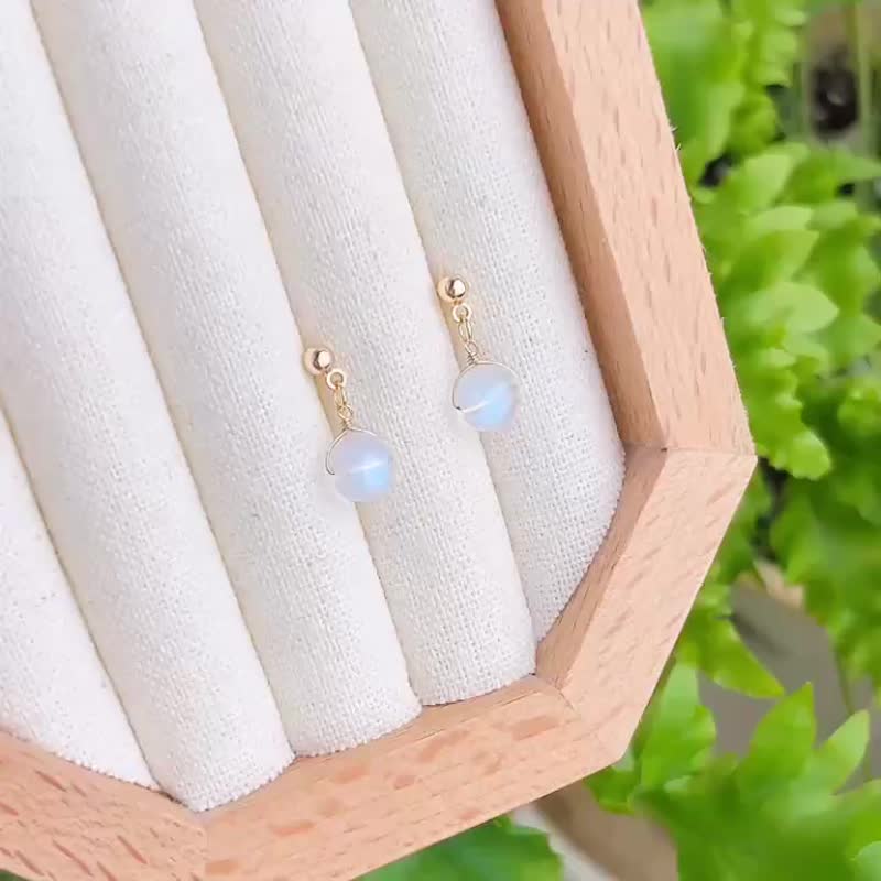 把情绪交给月光 /  蓝晕月光石 小粉圆咕溜耳针 14K - 耳环/耳夹 - 水晶 透明