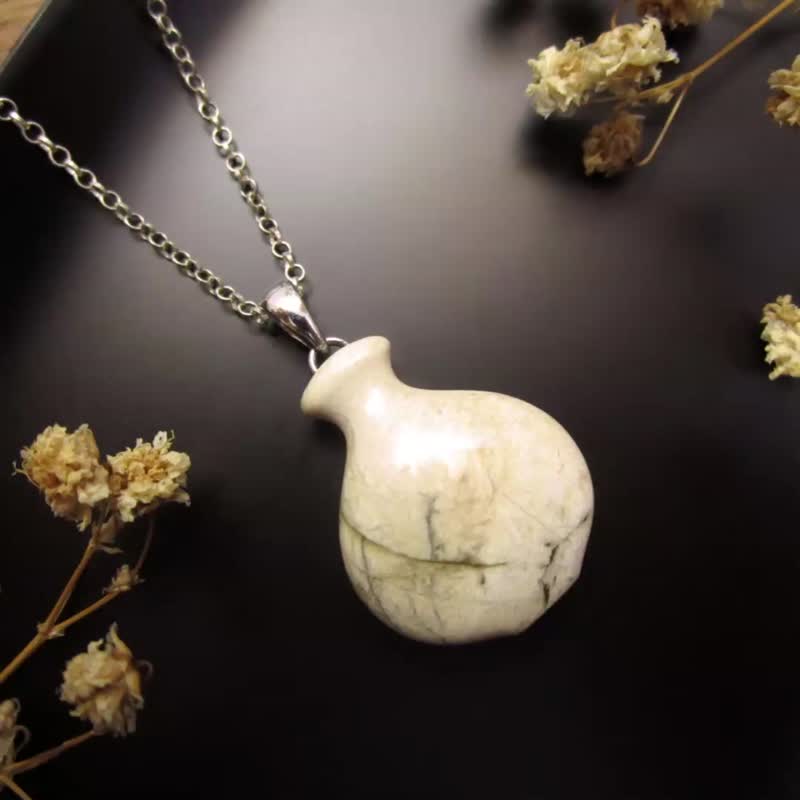 玉坠 造型玉坠-瓶型 台湾秀姑玉/简单好搭配双面 - 项链 - 玉石 卡其色