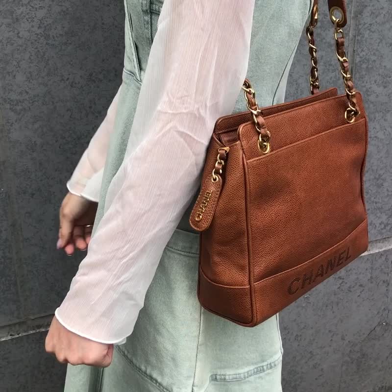 【日本直送 名牌中古包】CHANEL 香奈儿 肩背包 棕色 经典 Logo 皮革 鱼子酱皮革 vintage 中古 xufczz - 侧背包/斜挎包 - 真皮 咖啡色