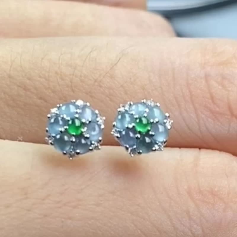 冰种翡翠 天然翡翠 A玉 耳坠 耳钉 • 18k金天空蓝花朵翡翠耳环 - 耳环/耳夹 - 玉石 蓝色