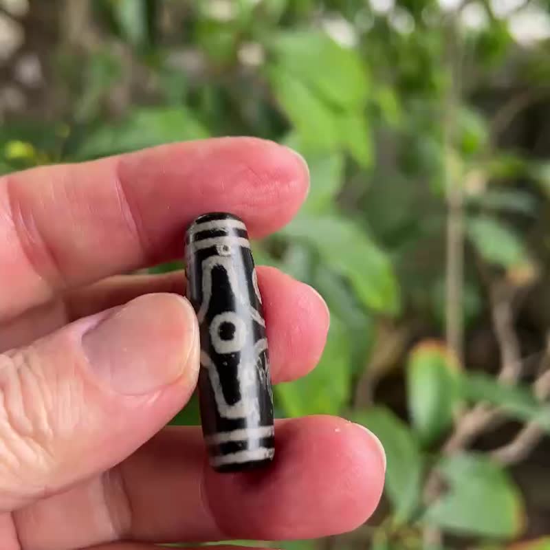 西藏六眼老天珠 天珠 dzi bead 西藏 藏传 佛教 法器 古珠 老珠子 - 颈链 - 玉石 多色